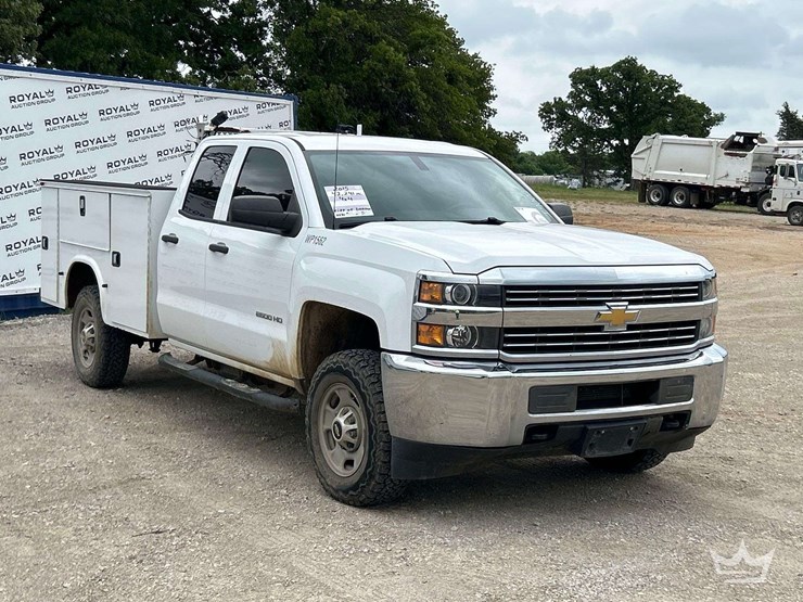 2015-chevrolet-silverado-2500hd-image-4