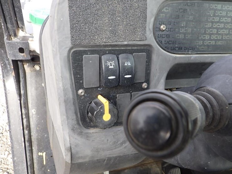 2015-jcb-525-60-image-27