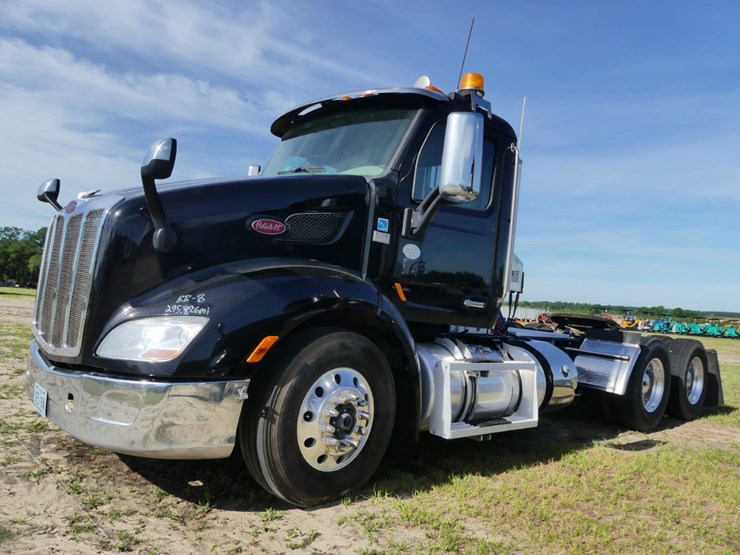 2017-peterbilt-579-image-2