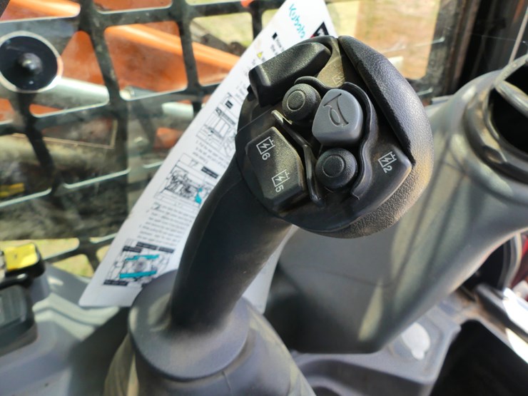 2025-kubota-svl75-3-image-16
