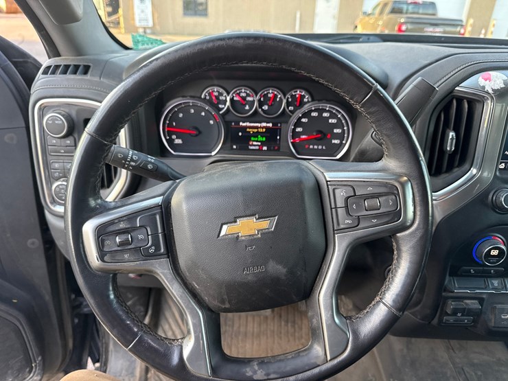 2022-chevrolet-3500-image-38