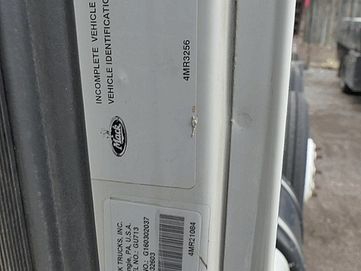 2017-mack-granite-gu713-image-73
