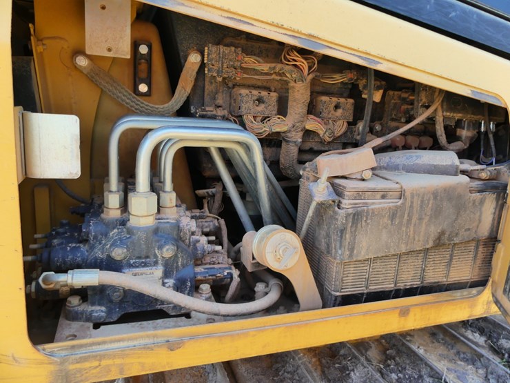 2015-caterpillar-d3k2-image-10