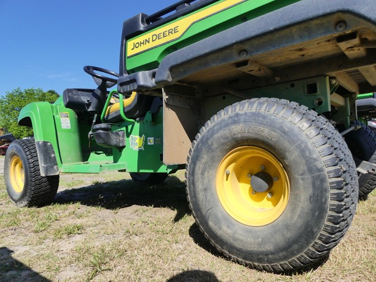 2021-john-deere-gator-image-5