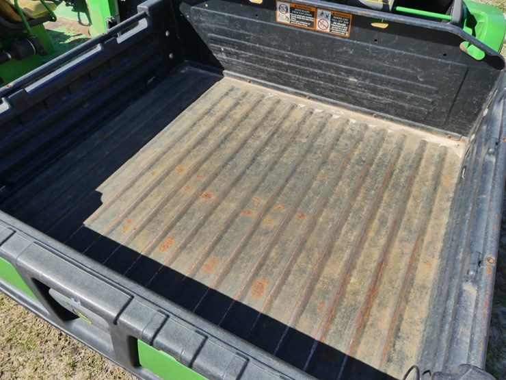 2021-john-deere-gator-image-7