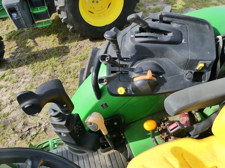 2023-john-deere-5105m-image-10