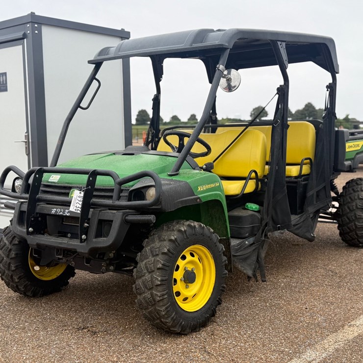 JOHN DEERE GATOR