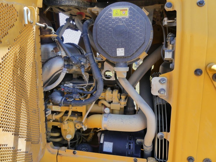 2020-caterpillar-d3-lgp-image-11