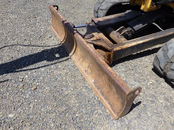 2012-john-deere-60d-image-12