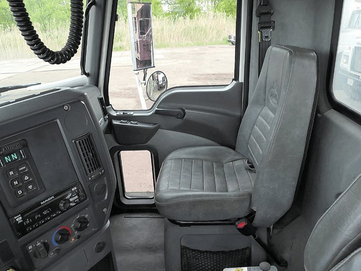2017-mack-granite-gu713-image-63
