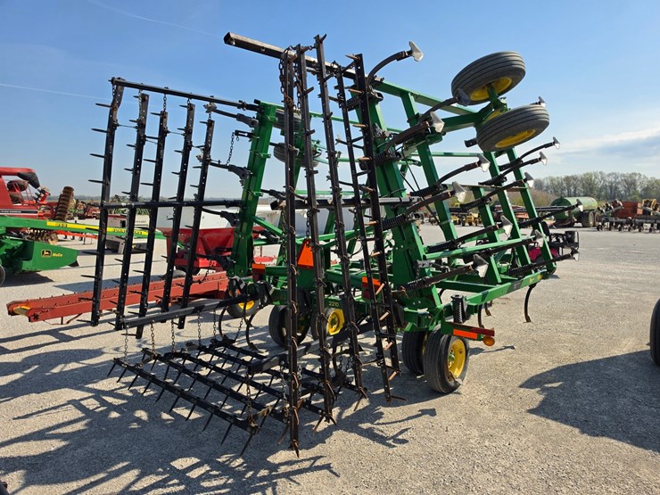 2011-john-deere-2210-image-8