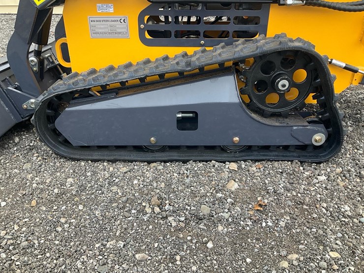 #1005-•-unused-2025-zjz-380-mini-skid-steer-loader-image-2