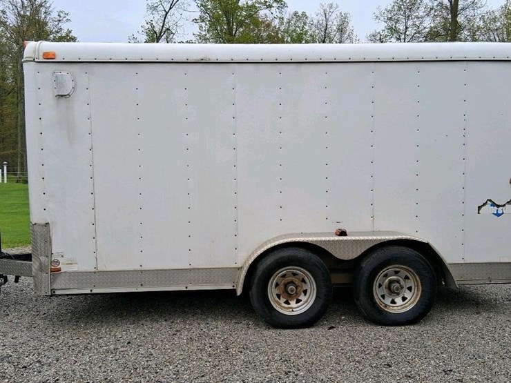 #2252-•-2006-interstate-double-axle-enclosed-trailer-image-2