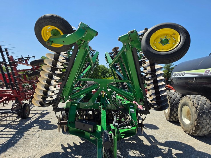 2016-john-deere-2623vt-image-3