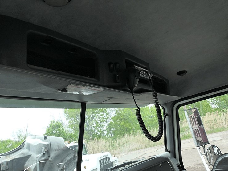 2017-mack-granite-gu713-image-68