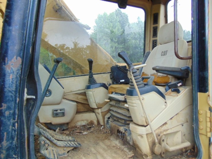 caterpillar-320l-image-12