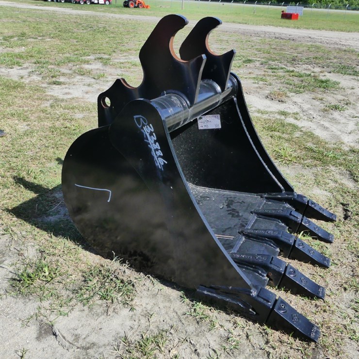 24" Excavator Bucket