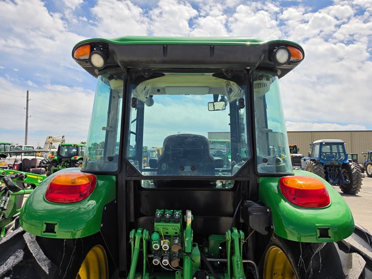 2014-john-deere-6115d-image-8