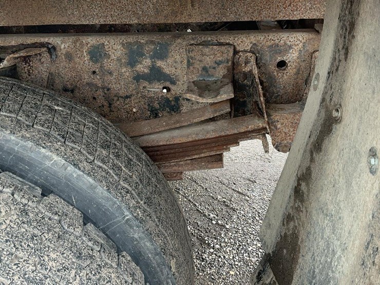 #1952-•-2000-gmc-6500-flatbed-truck-image-58
