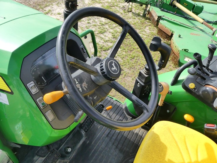 2023-john-deere-5105m-image-11