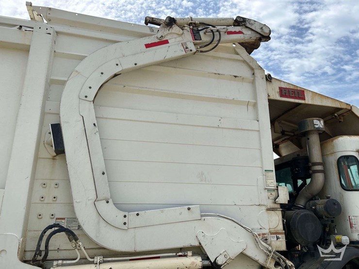 2020-peterbilt-520-image-33