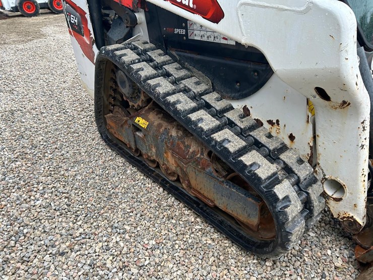 2020-bobcat-t64-image-12