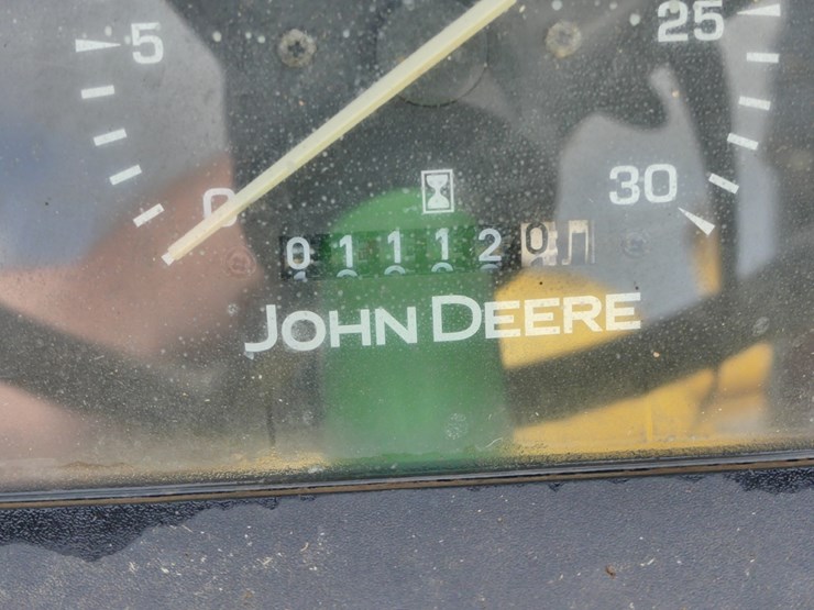 2011-john-deere-5075e-image-11
