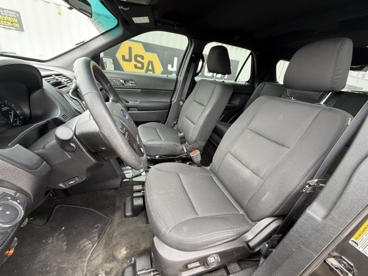 2017-ford-explorer-image-23