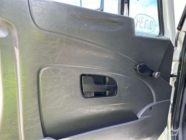 2014-international-durastar-4300-image-11