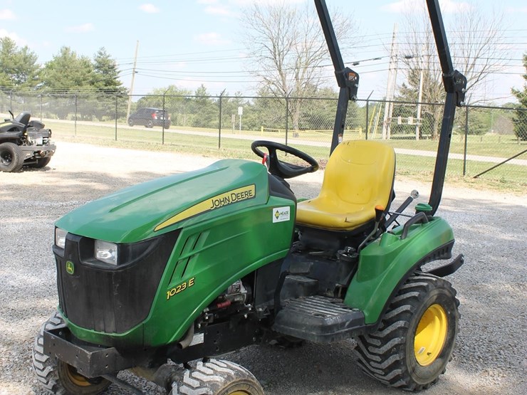 john-deere-1023e-image-1
