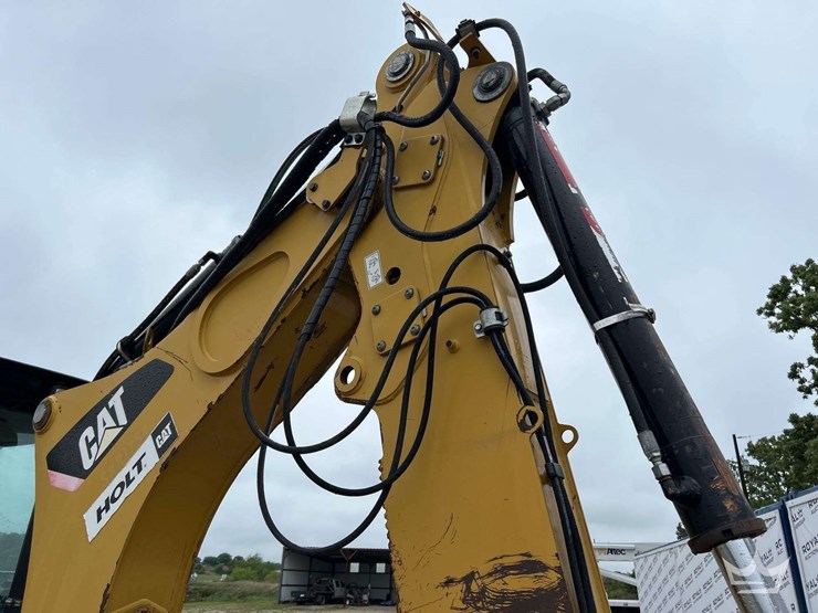 2013-caterpillar-420f-image-32