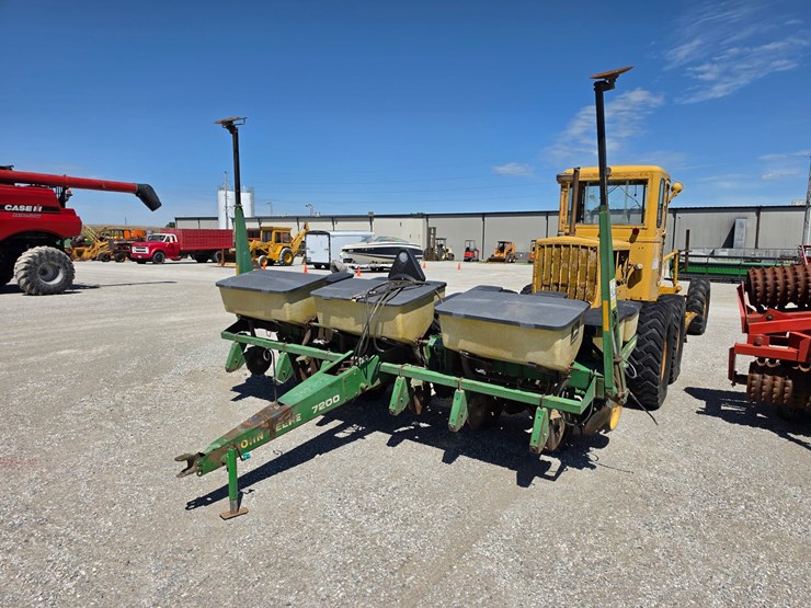 1993-john-deere-7200-image-1
