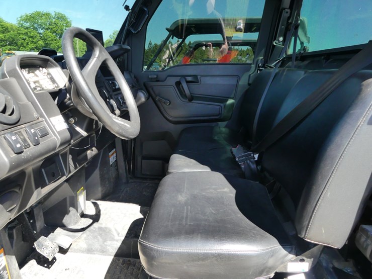 2022-john-deere-xuv835m-image-10