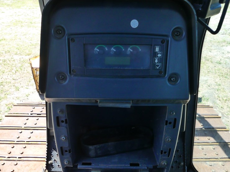 2016-deere-550k-lgp-image-15