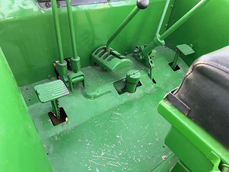 john-deere-820-image-49