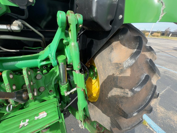 2011-john-deere-5095m-image-11