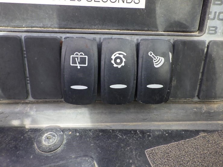 2015-jcb-525-60-image-29