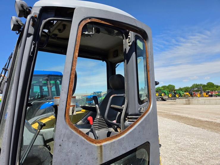 2004-komatsu-pc78mr-6-image-9