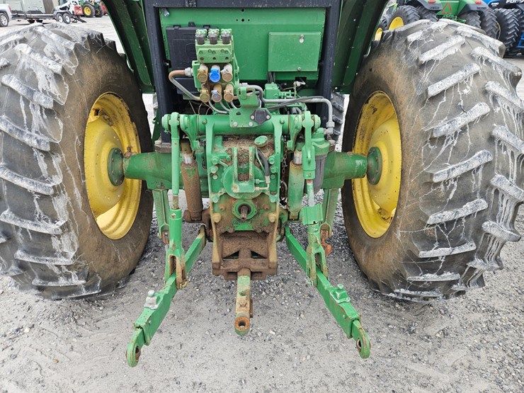 2014-john-deere-6105d-image-13