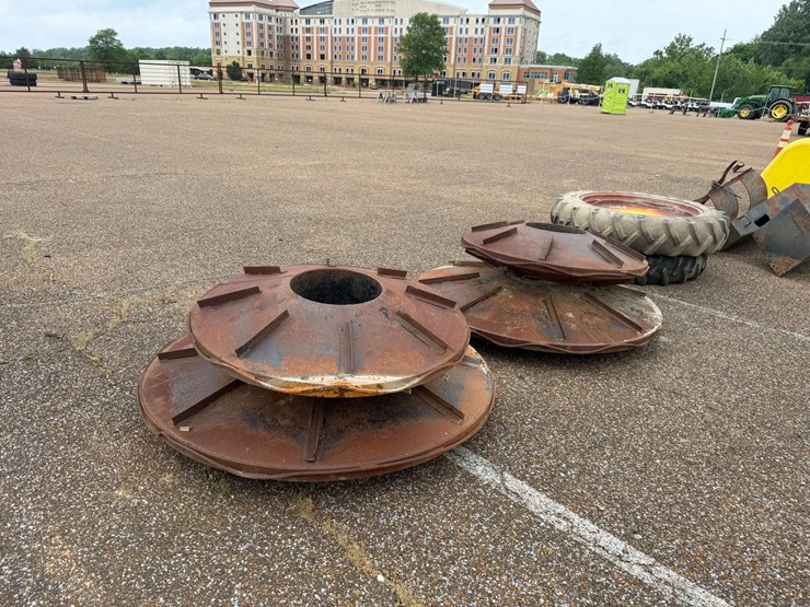 #9056-•-set-of-steel-tractor-wheels-image-2