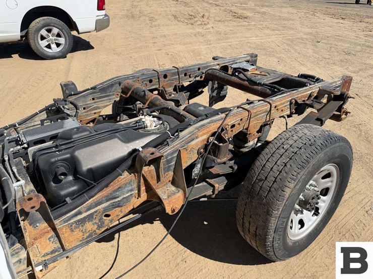 2017-chevrolet-silverado-3500-image-15