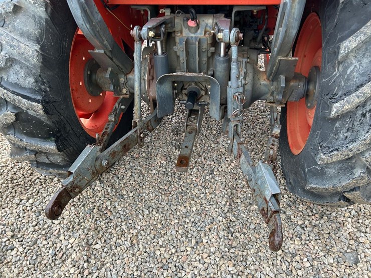 kubota-la724-image-13