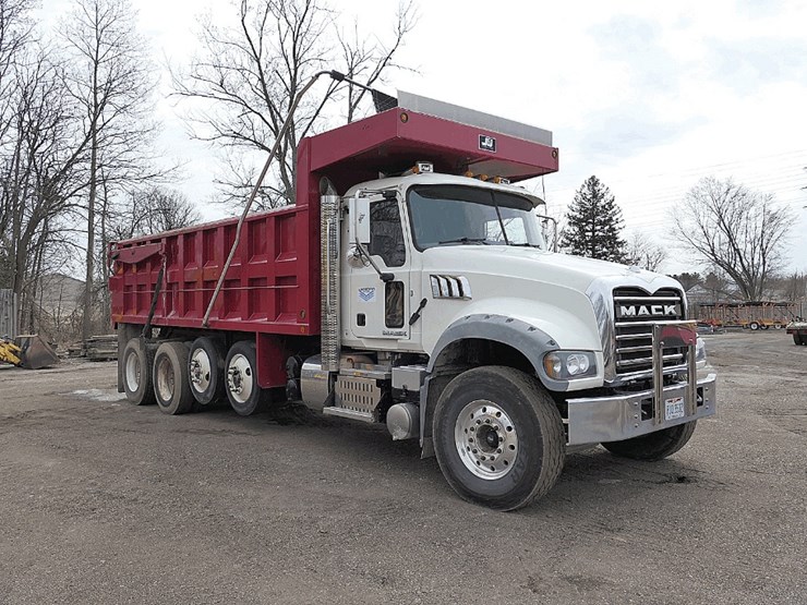 2017-mack-granite-gu713-image-3