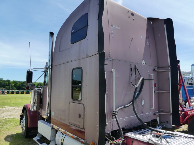 2001-freightliner-classic-image-8