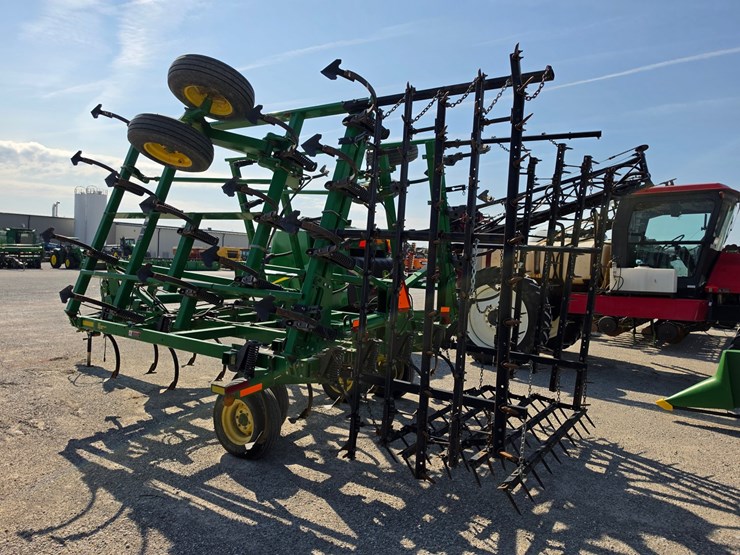 2011-john-deere-2210-image-10