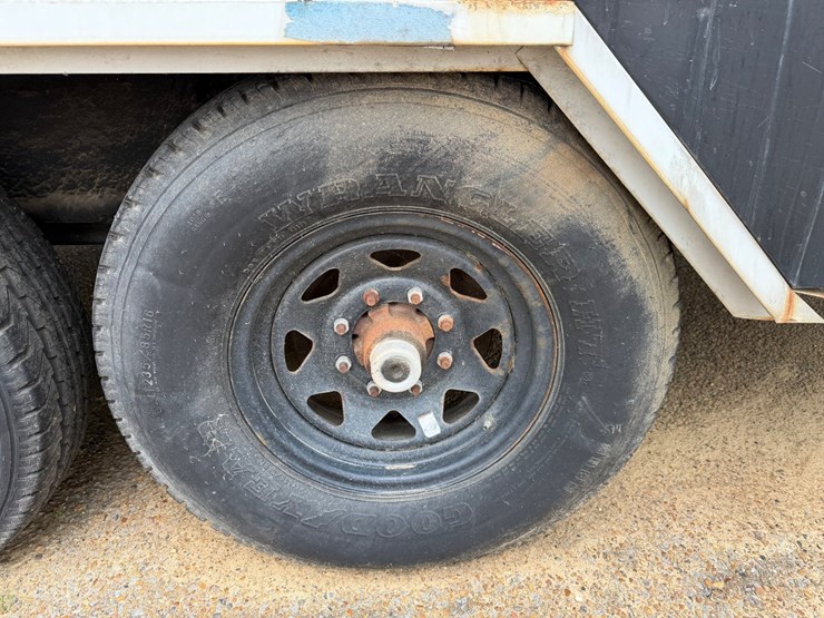 #9109-•-bumper-pull-restroom-trailer--no-title-image-11