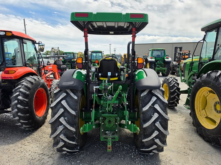 2022-john-deere-5090e-image-11
