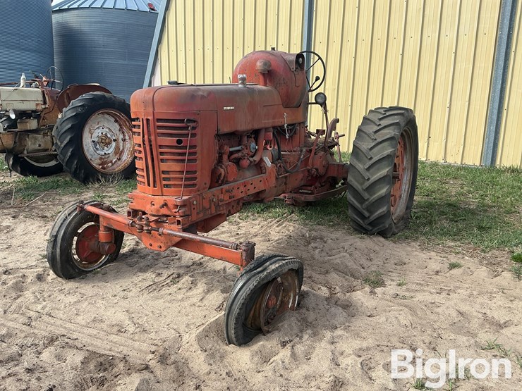 1955-farmall-400-2wd-tractor-image-1