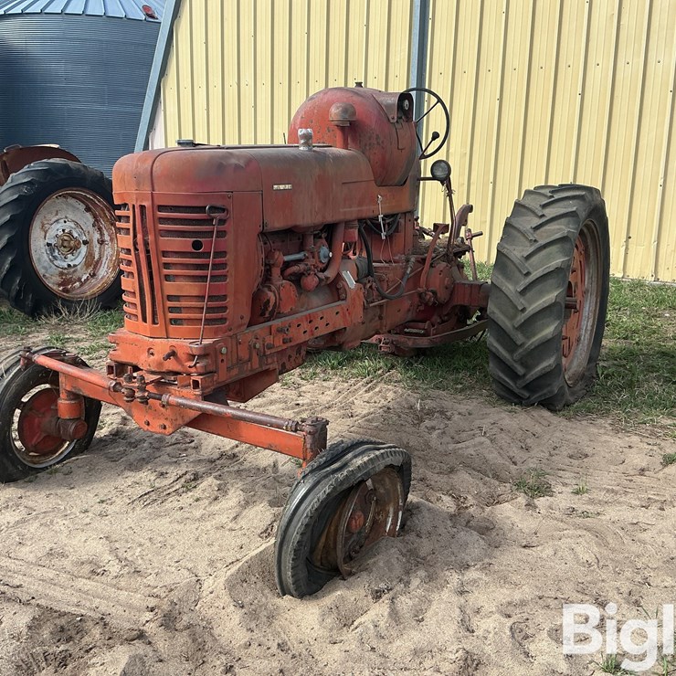 1955 Farmall 400 2WD Tractor