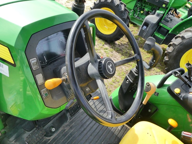 2023-john-deere-5105m-image-11
